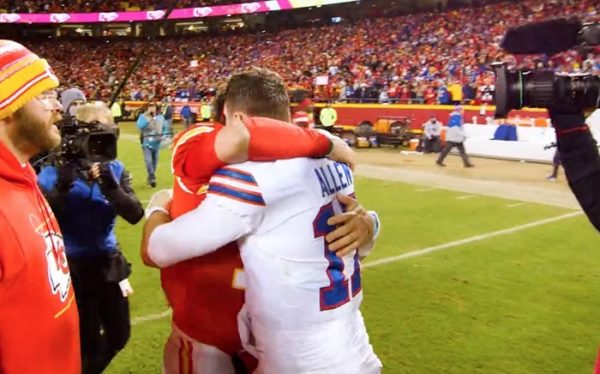 Patrick Mahomes Josh Allen hug