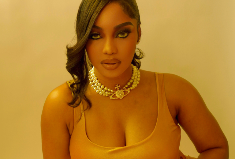 Picture of Jameella Jè "Ping Me For Location"